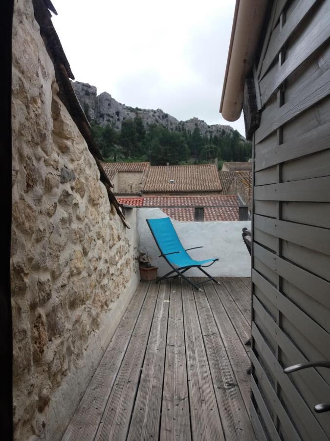 Bed and Breakfast Le Patio Des Cigales Roquefort-des-Corbieres Экстерьер фото